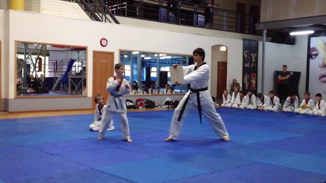 Аттестация по тхэквондо 3 - разбивание досок