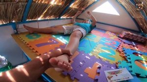 Дети и машина. Делаем бассейн в доме на колёсах. Дети и игрушки. Манкиту