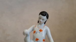 Статуэтки СССР. ЛФЗ Девочка с кукурузой. Фарфор СССР