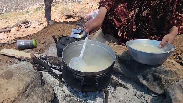 Documentary about cementing the floor of the nomadic house & plastering the wall in the mountains смотреть онлайн
