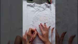 Рисунок на футболке восковыми мелками. Переносим эскиз на футболку.