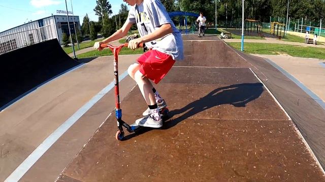 изи трюки на самокате и бмх в скейтпарке г.Щелково смотреть онлайн