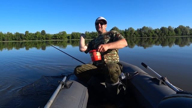 Вот это клюнул .Рыбалка на Оке смотреть онлайн