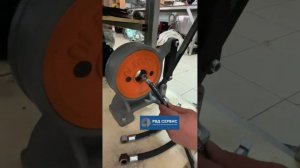 Обжимаем МБС шланги для подачи дизельного топлива, на прессе мягкими муфтами.