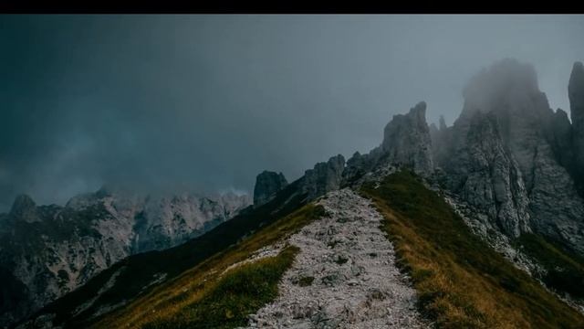 ОДНООБРАЗНЫЕ МЕЛЬКАЮТ - Романс. Исп.Екатерина Зубакина смотреть онлайн