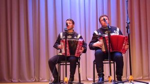 "Цвела рябина" исполняет дуэт "Селяне"