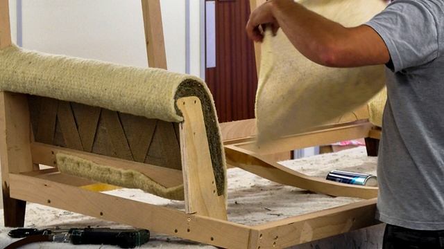 Превратить в шедевр! Как отреставрировать потрепанное советское кресло? Пошаговая инструкция смотреть онлайн
