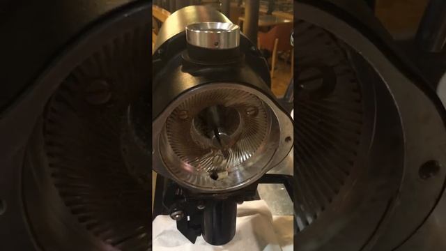 Чистка кофемолки Mahlkonig EK43 (S) смотреть онлайн