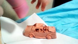 Расплавил пластилиновую машину феном