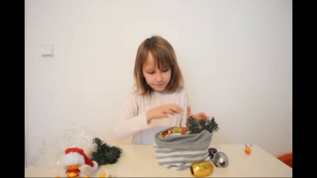 Как красиво упаковать конфеты в подарок на Новый год