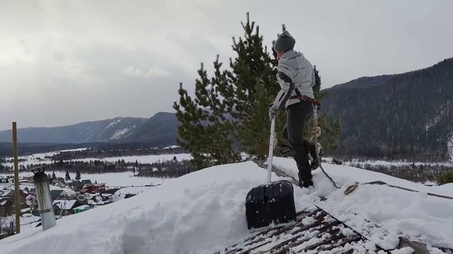 Весна! Чистка снега с крыши
уборка снега смотреть онлайн