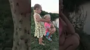 Юные русские красавицы поют - "Ой, ты степь широкая"