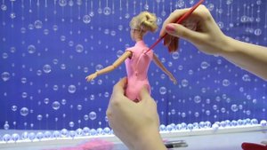 Барби Вечернее платье для куклы Как сделать своими руками DIY Легкий пластилин