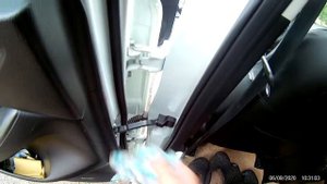 Мазда СХ-5 Смазываем ограничители дверей