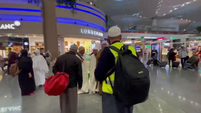 Inside Istanbul Airport, the world’s largest of the world ? Considertions Walk Tour 4K смотреть онлайн