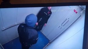 Вы их знаете?? Нагадили в лифте и в камеру окурком