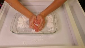 КАК СДЕЛАТЬ ИСКУССТВЕННЫЙ СНЕГ ♥ 3 лучших способа ♥ Зимняя сенсорная коробка для детей