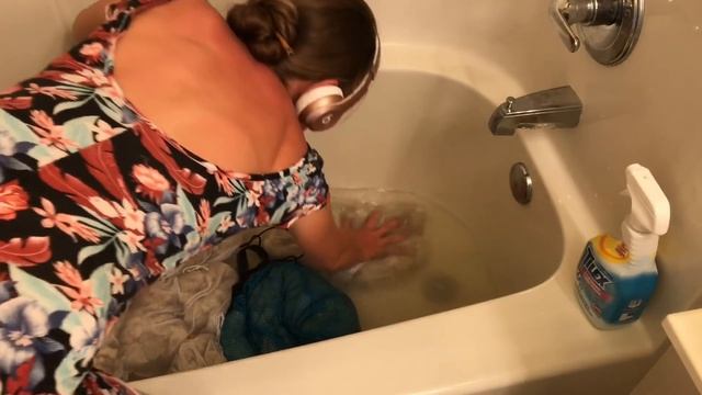 Моем овечью шерсть. Работаем и болтаем одновременно. смотреть онлайн