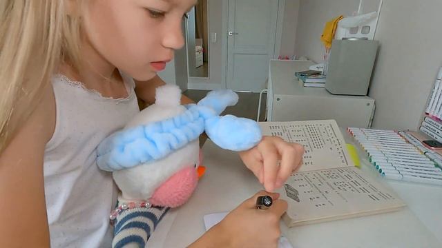 Мой день с уточкой Лалафанфан. Уточка учит уроки, умывается, одевается, кушает. Лалафанфан заболела смотреть онлайн