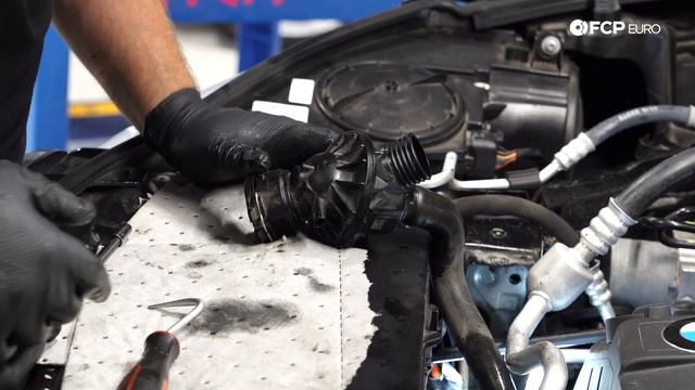 BMW F15 X5 Water Pump & Thermostat Replacement DIY N55 (2012-2019 BMW X5, X6, 335i, M235i) смотреть онлайн