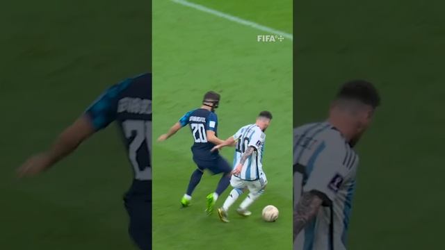 INSANE MESSI ASSIST for Alvarez goal vs Croatia #ShortsFIFAWorldCup смотреть онлайн
