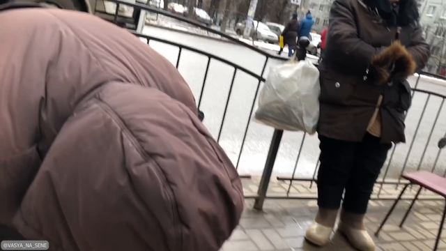 СКУПИЛ ВСЁ У ПЕНСИОНЕРОВ. БАБУЛИ СНАЧАЛА НЕ ПОВЕРИЛИ. смотреть онлайн