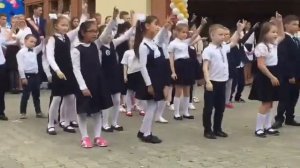 Танец первоклашек Поведниковской СОШ
