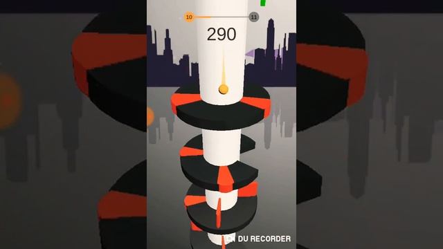 Играю в игру где шарик прыгает через препятствия