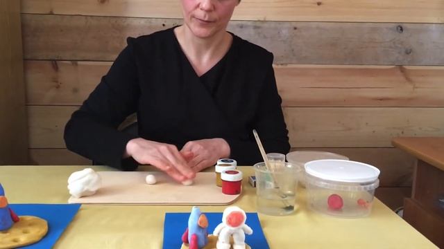 Занятие для дошкольников №1. Лепим поделку из теста " Космонавт на луне ". смотреть онлайн