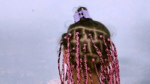 Плетение африканских косичек с нитками.Weaving African braids and thread