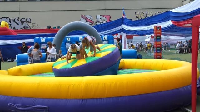 Баланс надувной аттракцион смотреть онлайн