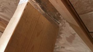 Панно из торцевых спилов бревна на потолок парилки.