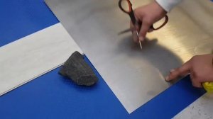 ПРАВДА ЛИ КВАРЦ-ВИНИЛОВЫЙ ЛАМИНАТ НЕ БОИТСЯ ЦАРАПИН? МОЖНО ЛИ ПОЦАРАПАТЬ КВАРЦ-ВИНИЛ?