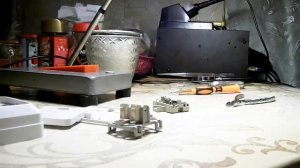 Мигает в плафоне светодиодная или энергосберегающая лампочка ,как устранить ?