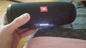 Проблема с JBL CHARGE 3, красный индикатор, хрипит