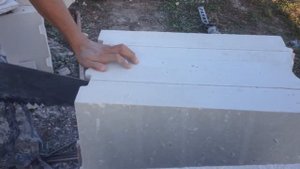 Самодельный U-образный блок из газобетона