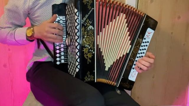 Шуйская заказная гармонь с красными мехами!!! Пятиголосый мощный бас, регистр!!! 89102328922 продаж