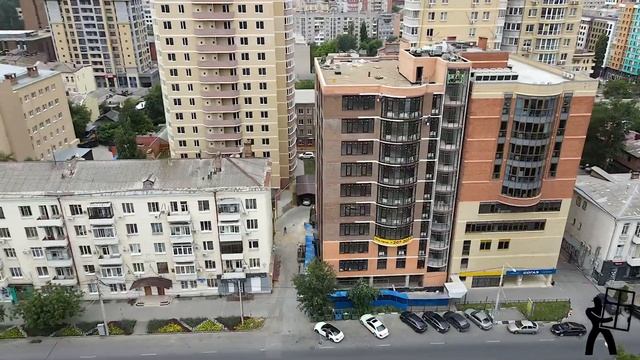 Остекление фасада офисного здания подходит к финальной стадии