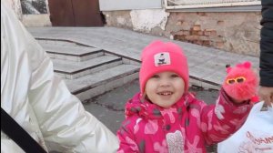 5/Прогулка в центре/Готовим домашние пельмешки/Вечер на улице с папой/Блинчики-самая вкусная еда.