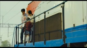 Бездомный спасает Сон Гён и Су Ан | Поезд в Пусан (2016)