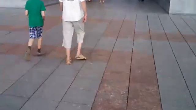 Организация подарила Йошкар-Оле уличное фортепиано и установила его под «Спасской башней» смотреть онлайн