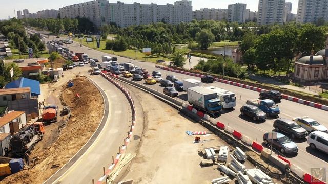 Сколько ещё будем стоять в пробках на пересечении МКАД и Алтуфьевского шоссе? смотреть онлайн