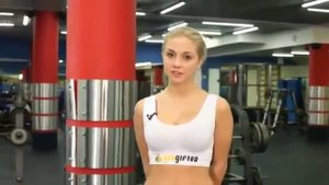 ФИТНЕС УПРАЖНЕНИЯ ДЛЯ ЯГОДИЦ ВЫПАД С ГАНТЕЛЯМИ