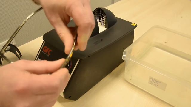 Как разогревать части оправы феном GFC MAGA S смотреть онлайн