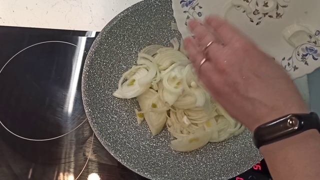 Жаренная печень с луком. Муж попросил добавки