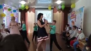 Выпускной танец мам с сыновьями!