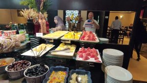 Завтрак в отеле Ramada Suites Ajman 4* ОАЭ. Дождь в пустыне летом. Идем в баню