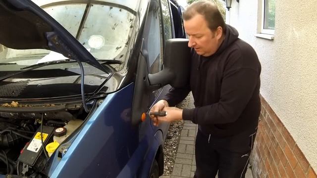 Ford Transit Mk6 Rust Repairs Welding Removing The Wings Part 1 смотреть онлайн