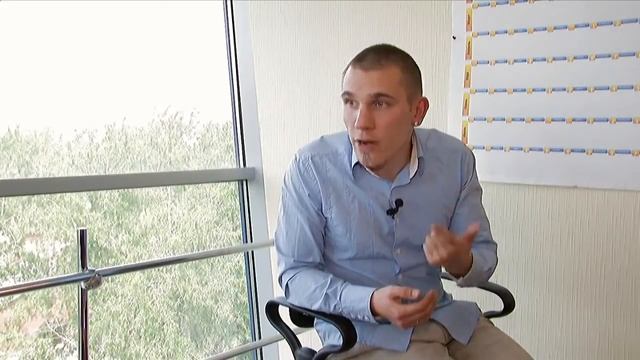 Парень в серьгах впаривает ипотеку _ молодым смотреть онлайн