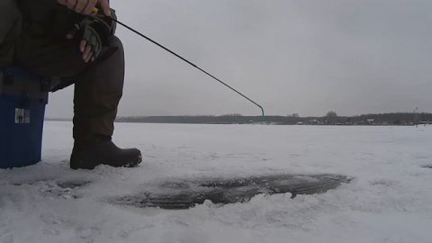 ЛОВЛЯ ОКУНЯ НА БАЛАНСИР ЗИМОЙ